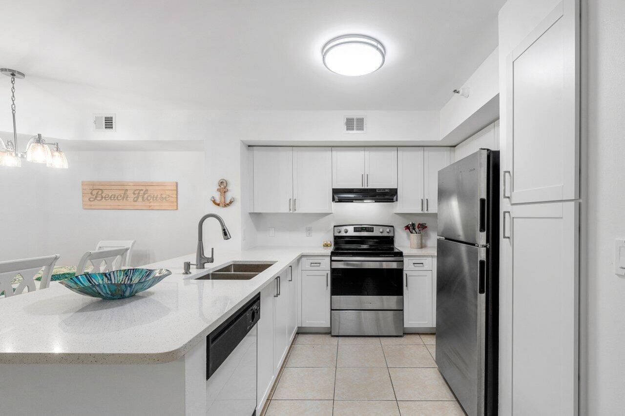 131 Yacht Club Way, Unit 106, Hypoluxo, FL 33462 Photo