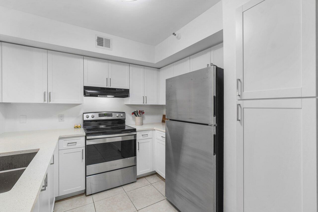 131 Yacht Club Way, Unit 106, Hypoluxo, FL 33462 Photo