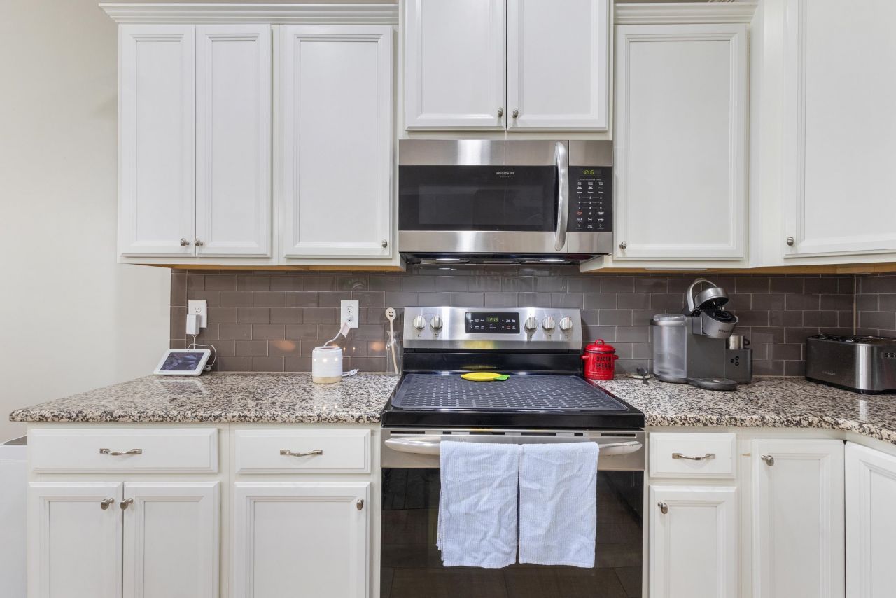 2404 Kings Bay Dr.  Photo 10