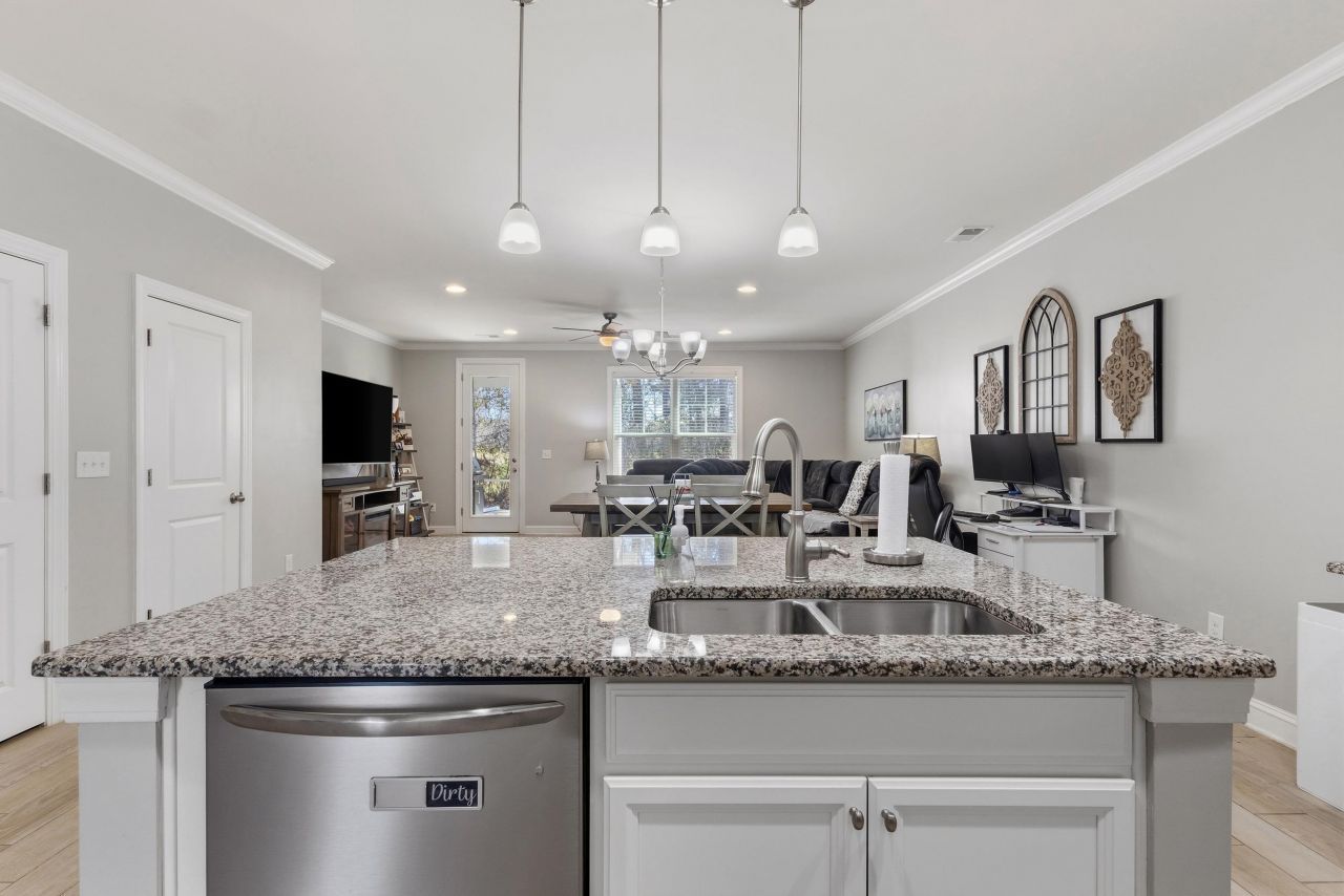 2404 Kings Bay Dr.  Photo 11