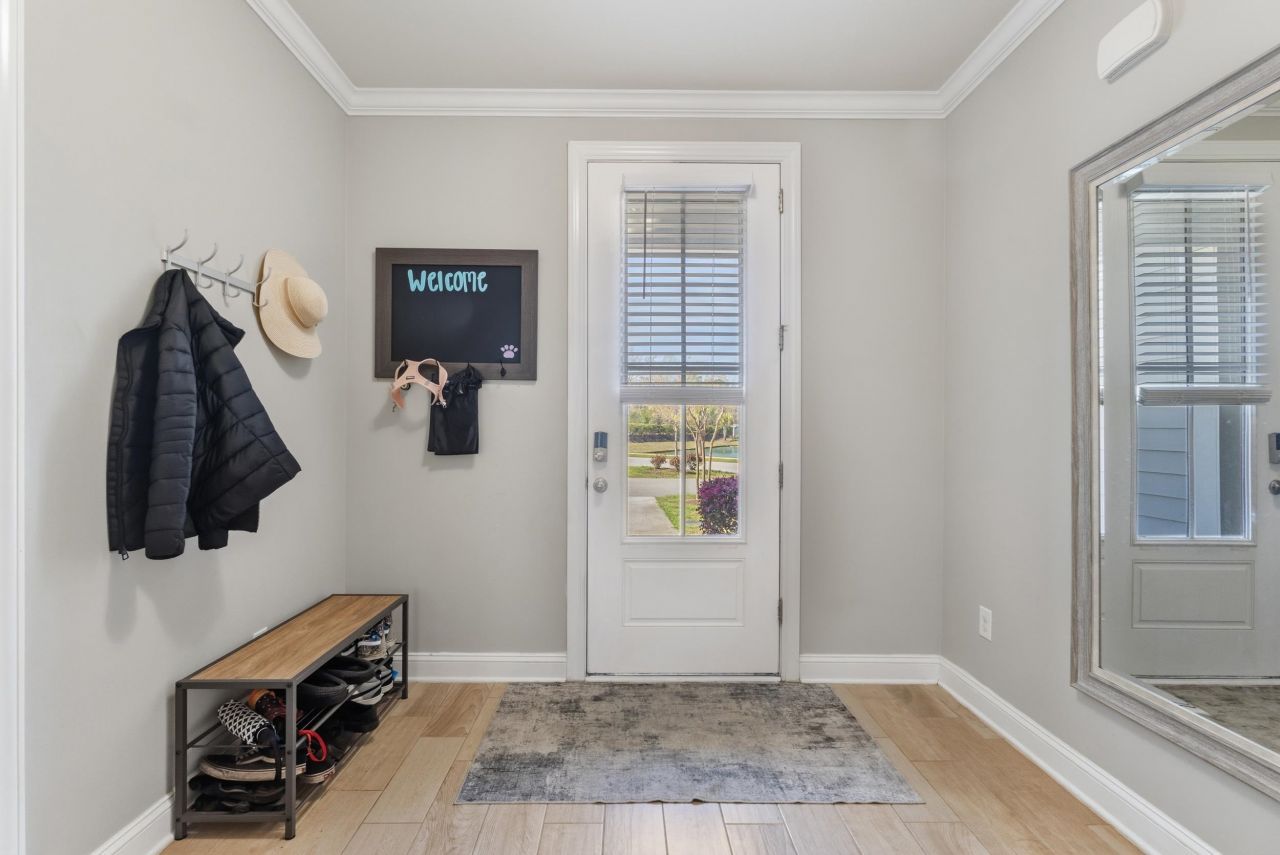 2404 Kings Bay Dr.  Photo 5