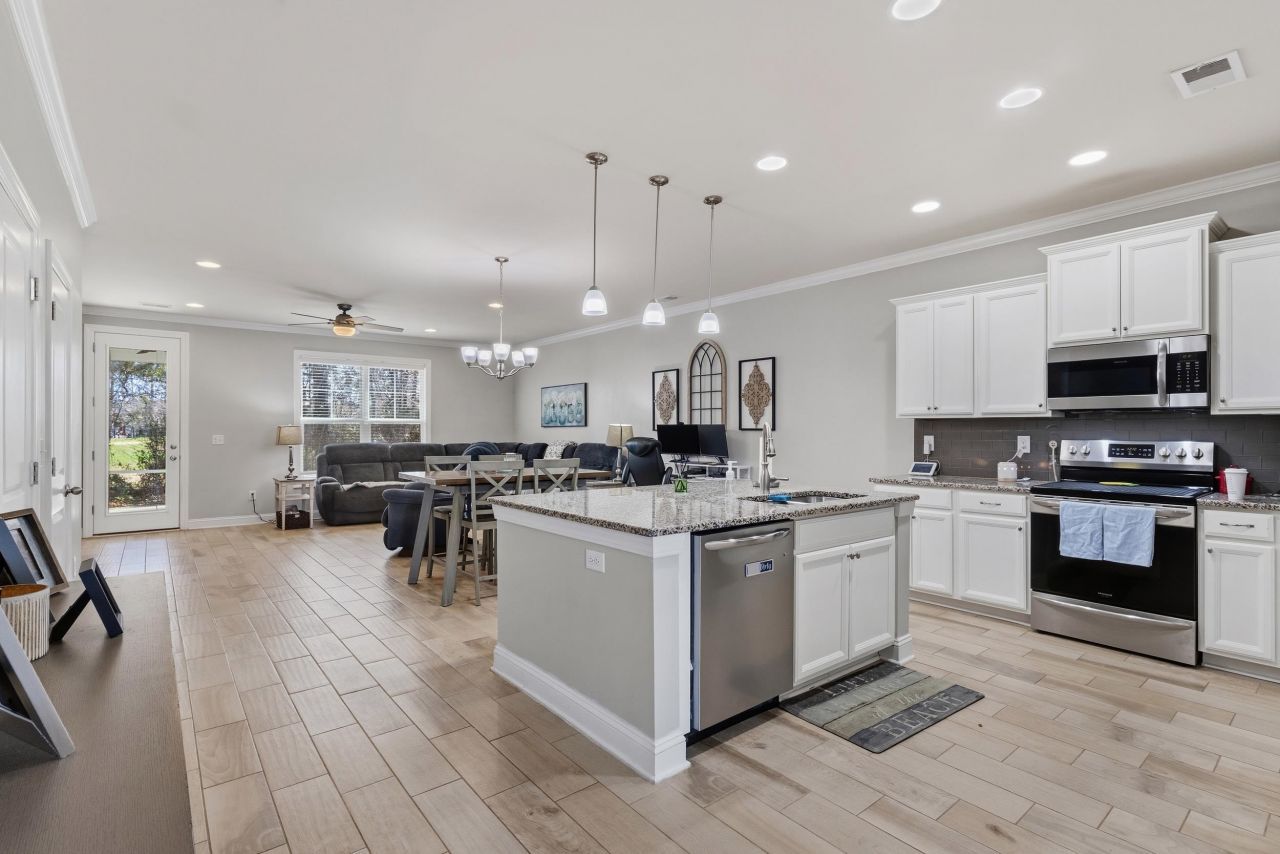 2404 Kings Bay Dr.  Photo 6