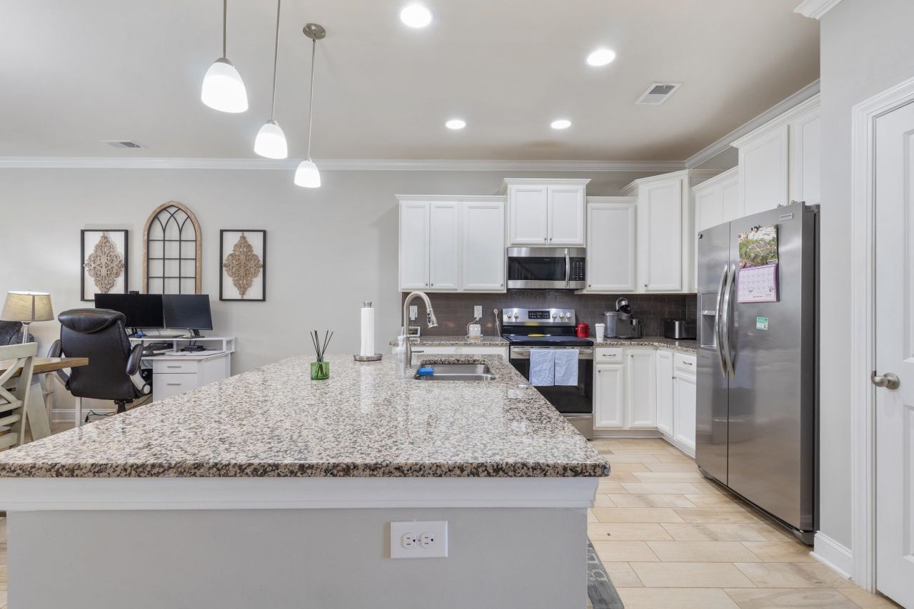 2404 Kings Bay Dr.  Photo 7