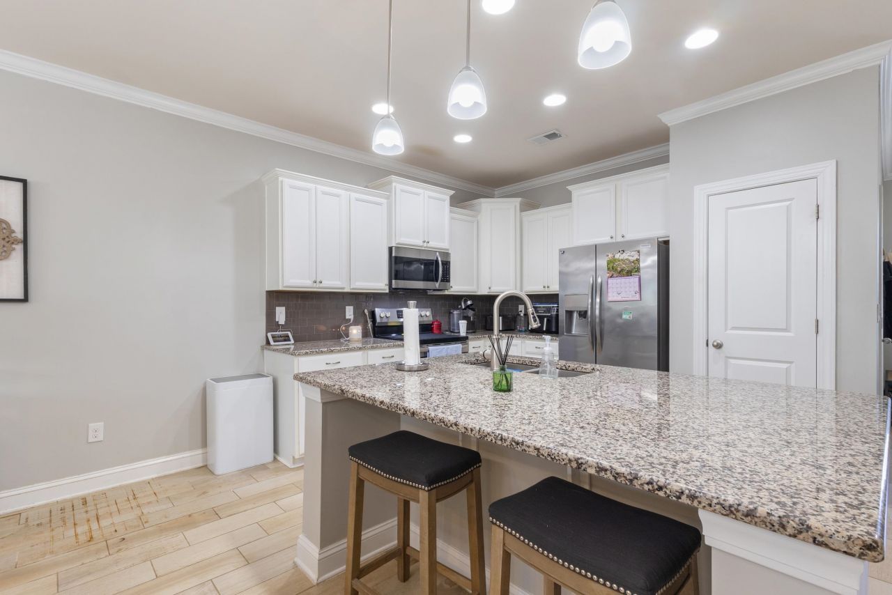 2404 Kings Bay Dr.  Photo 8