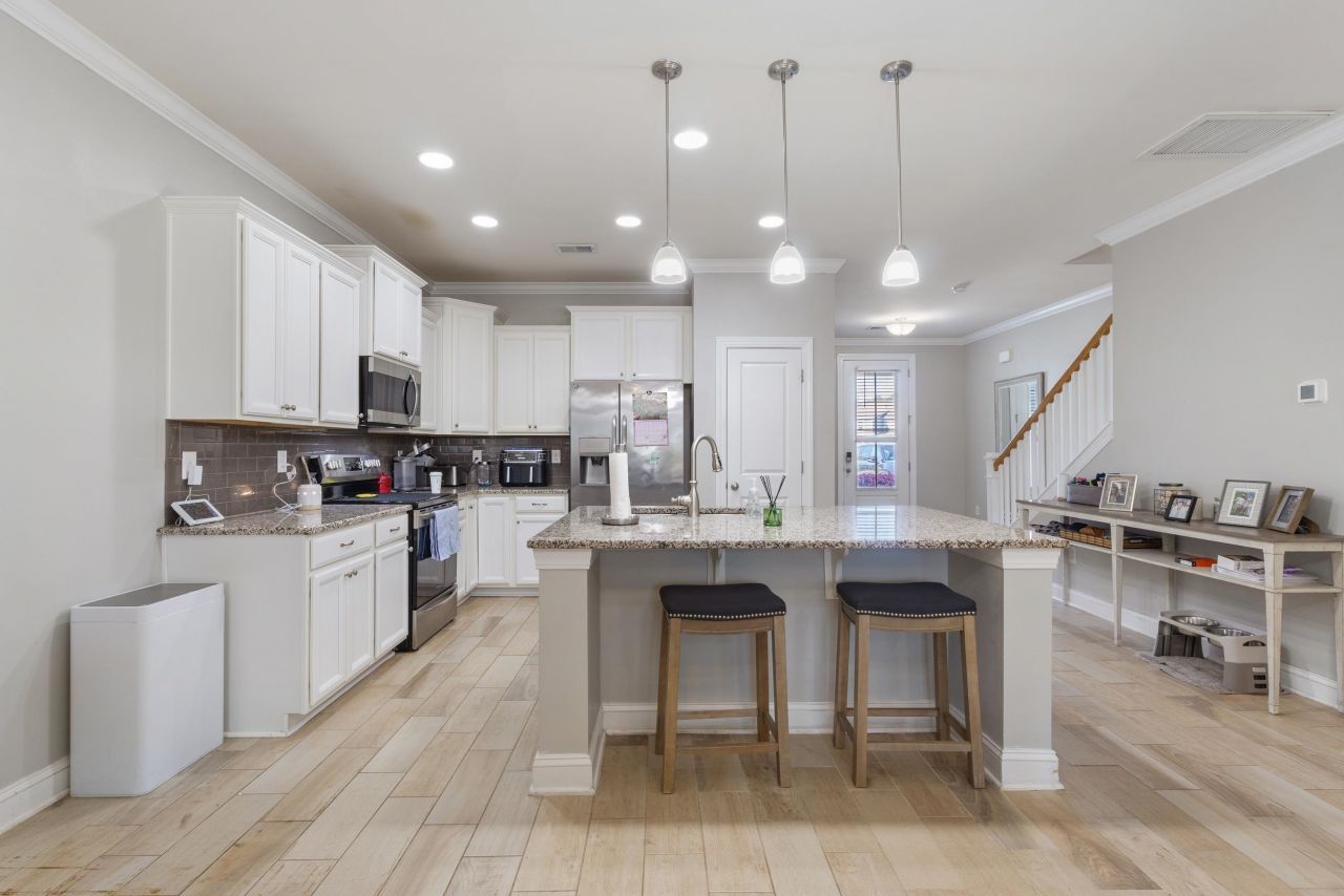 2404 Kings Bay Dr.  Photo 9