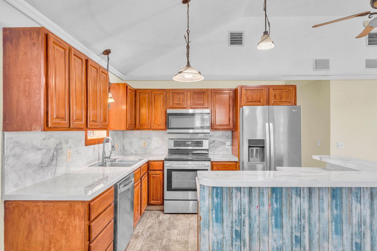 477 W 105th Street Ocean, Marathon, FL 33050 Photo