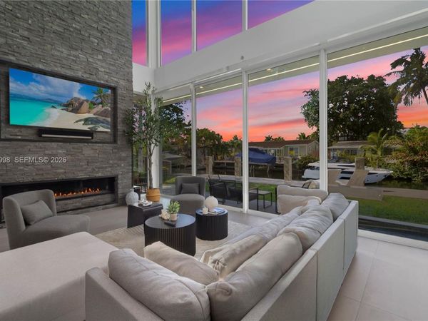 2217 NE 17th Ter, Wilton Manors, FL 33305