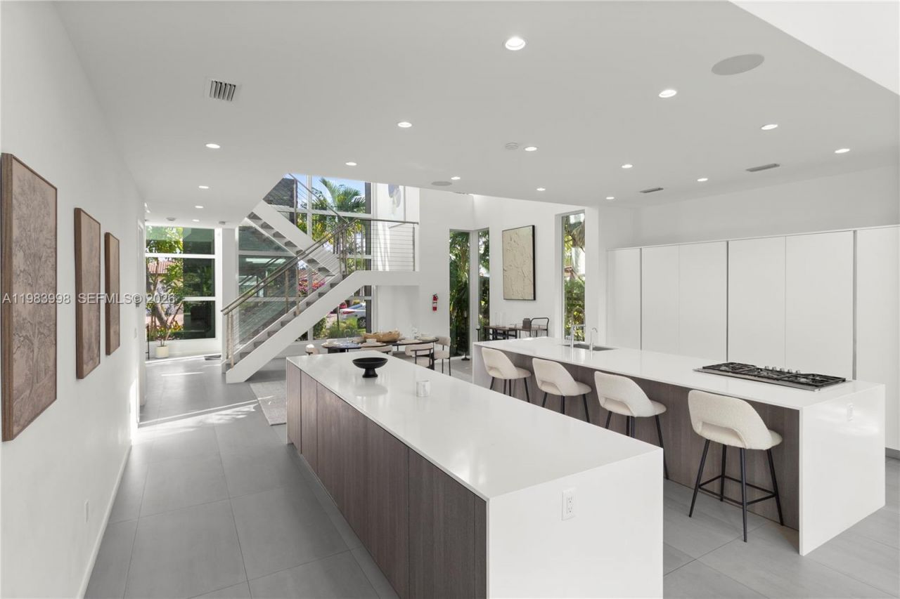 2217 NE 17th Ter, Wilton Manors, FL 33305 Photo