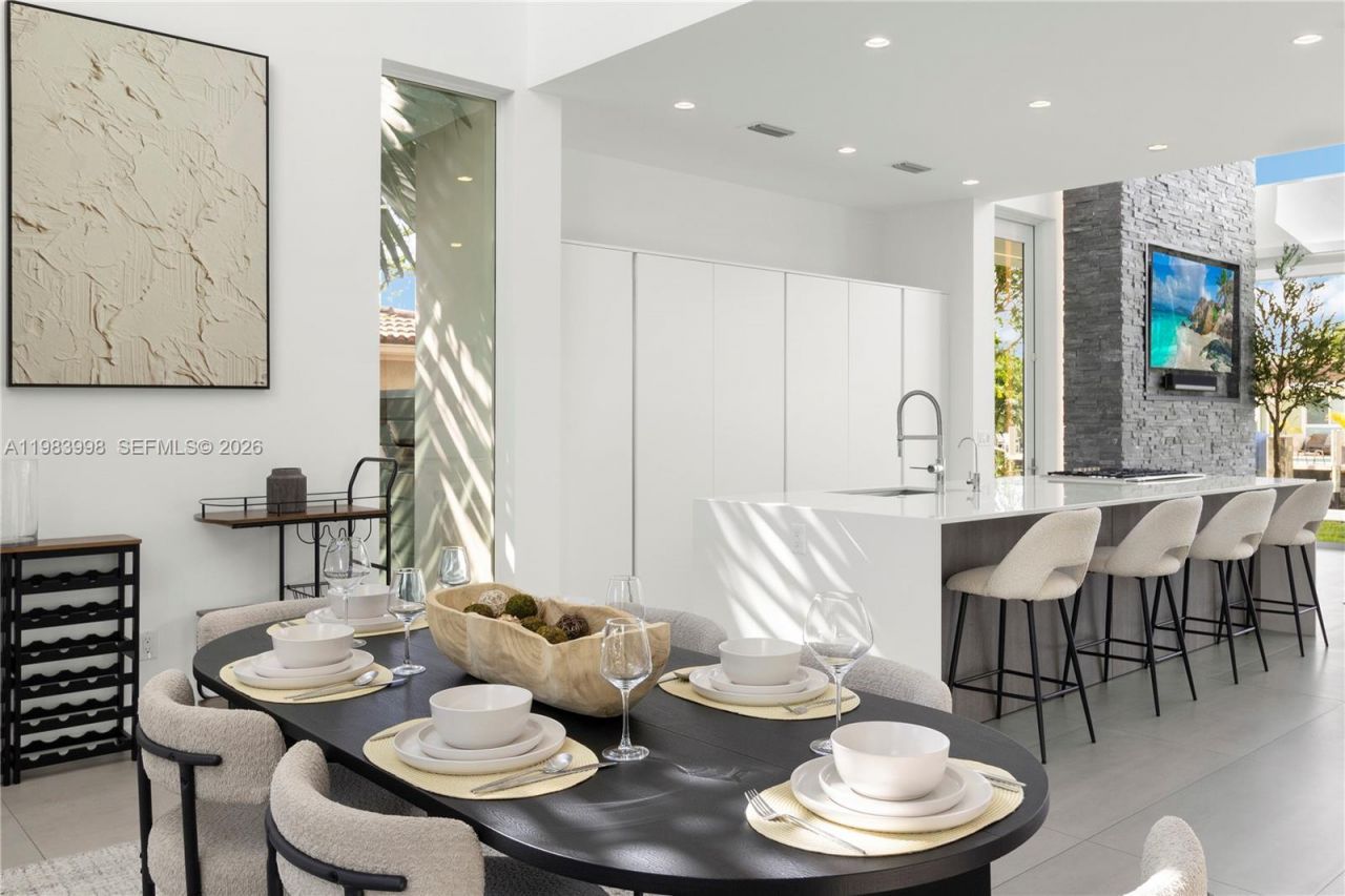 2217 NE 17th Ter, Wilton Manors, FL 33305 Photo