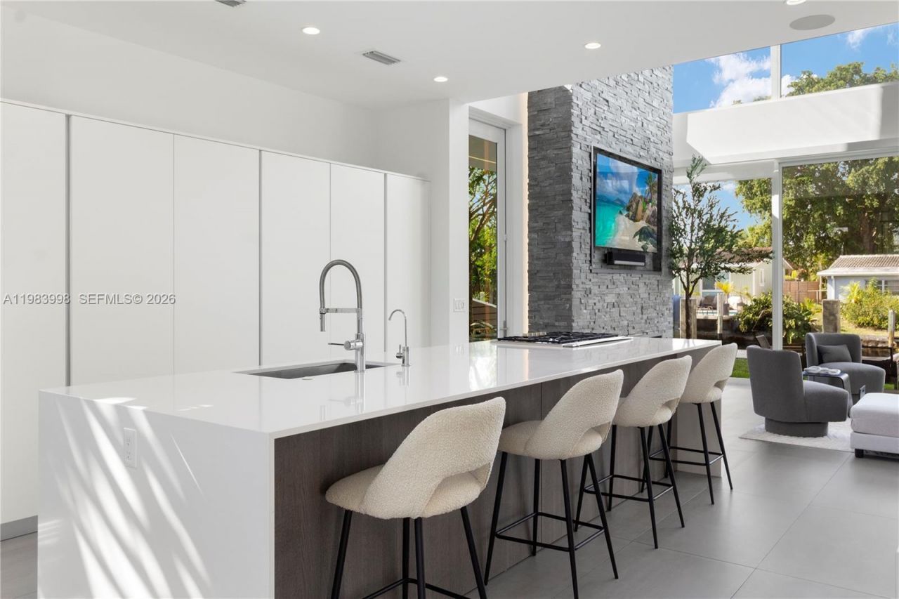 2217 NE 17th Ter, Wilton Manors, FL 33305 Photo