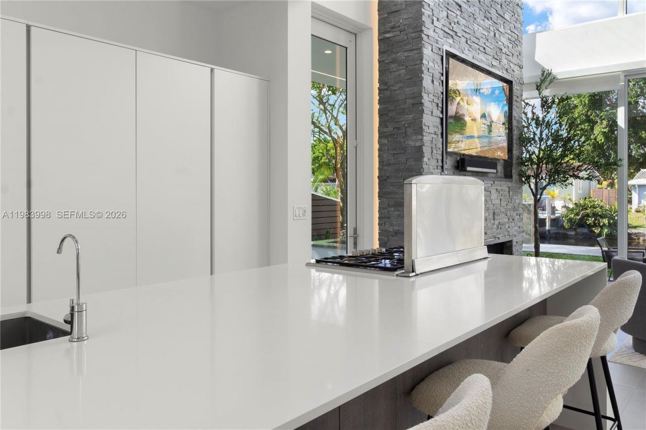 2217 NE 17th Ter , Wilton Manors, FL 33305 Photo