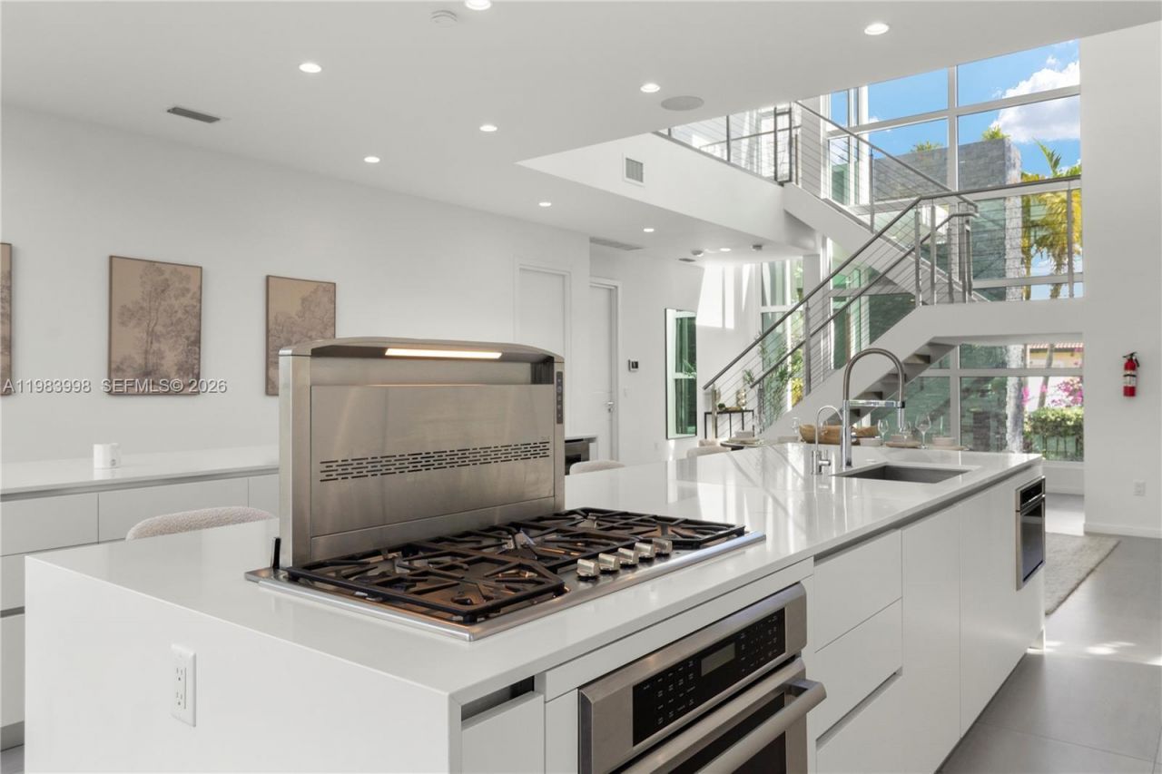 2217 NE 17th Ter , Wilton Manors, FL 33305 Photo