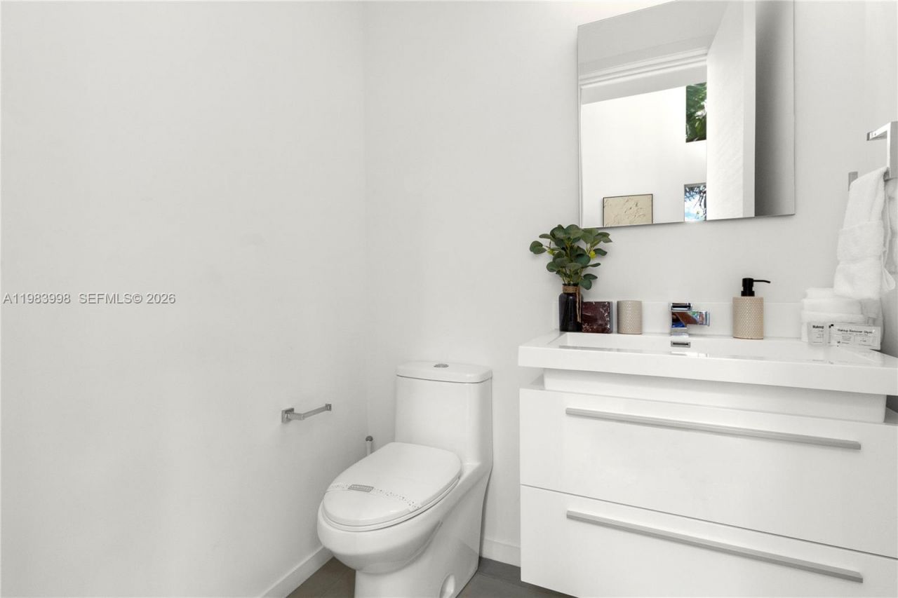 2217 NE 17th Ter, Wilton Manors, FL 33305 Photo