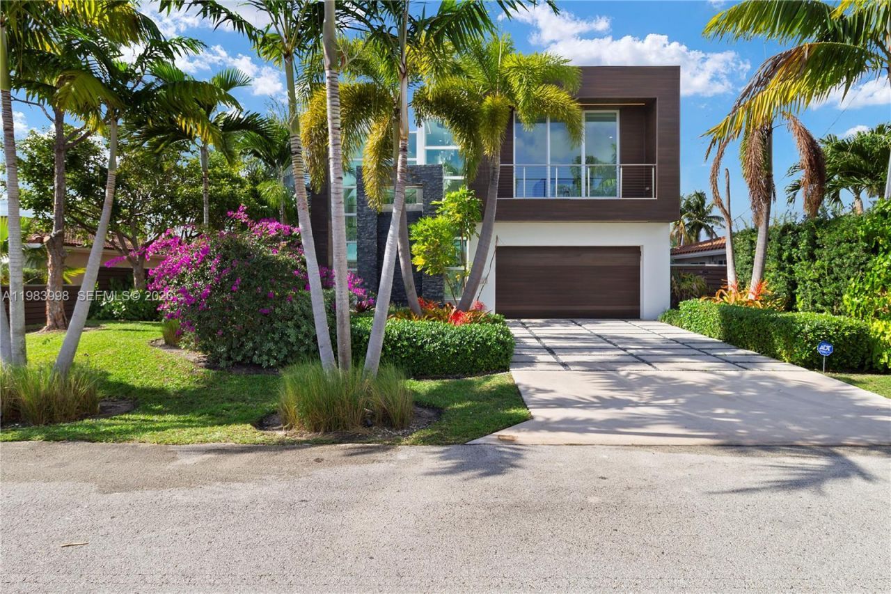 2217 NE 17th Ter, Wilton Manors, FL 33305 Photo