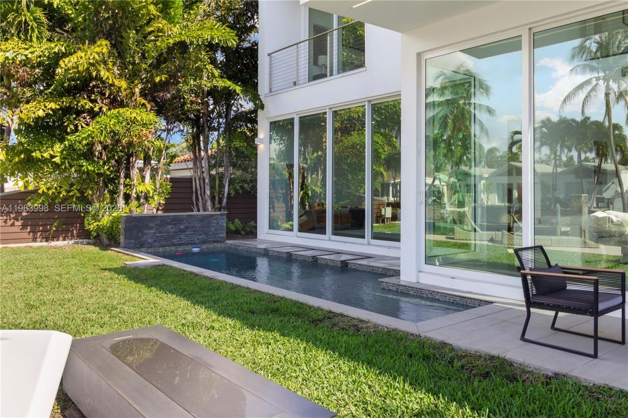 2217 NE 17th Ter, Wilton Manors, FL 33305 Photo