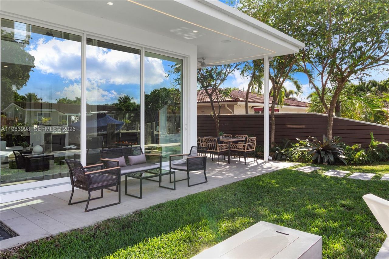 2217 NE 17th Ter, Wilton Manors, FL 33305 Photo