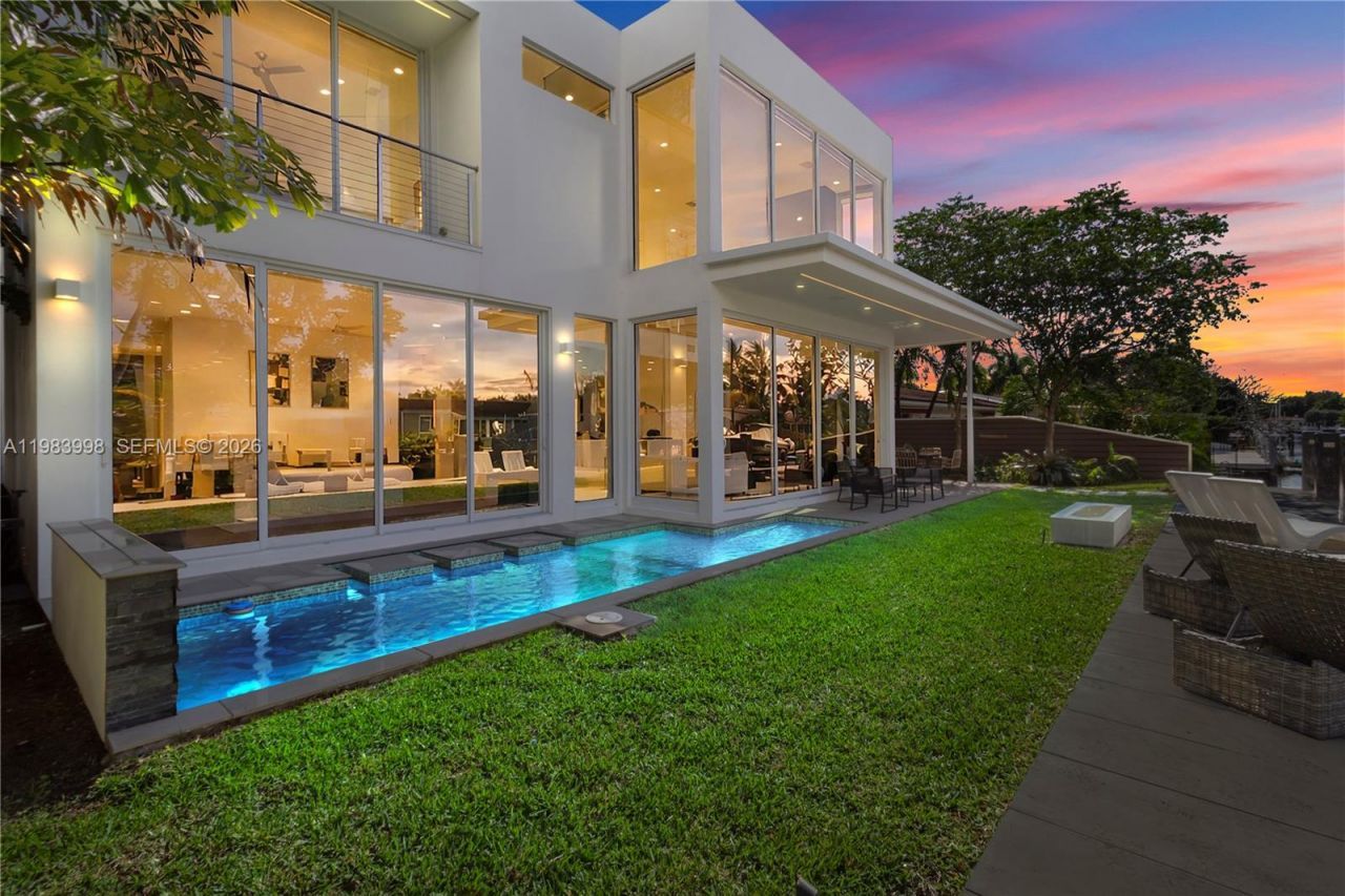2217 NE 17th Ter, Wilton Manors, FL 33305 Photo