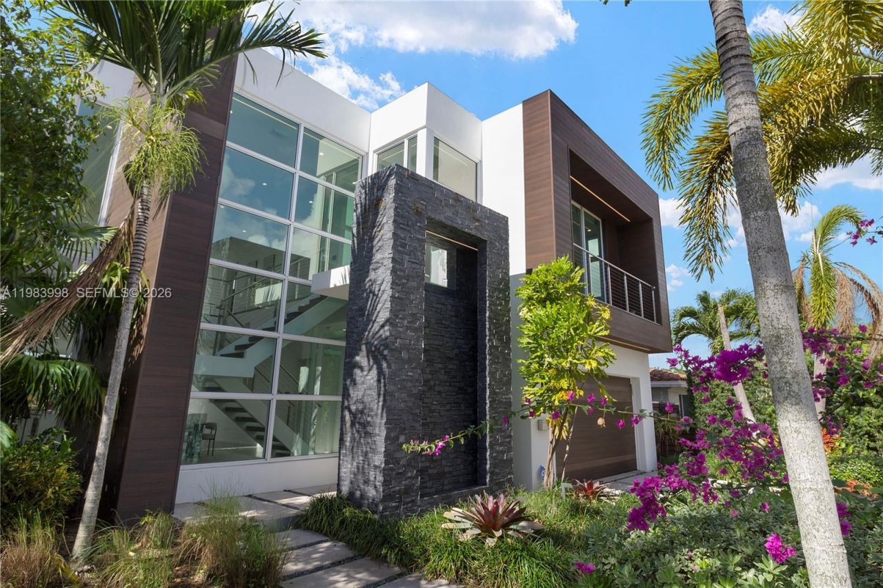 2217 NE 17th Ter, Wilton Manors, FL 33305 Photo