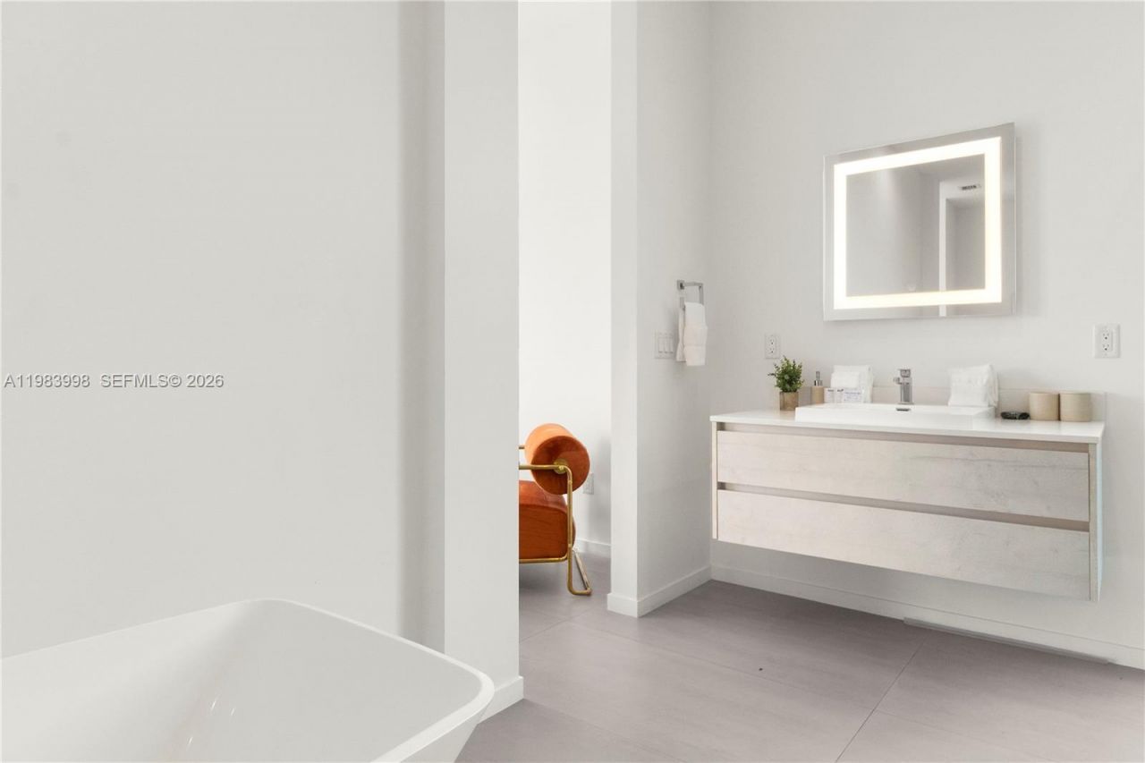 2217 NE 17th Ter , Wilton Manors, FL 33305 Photo