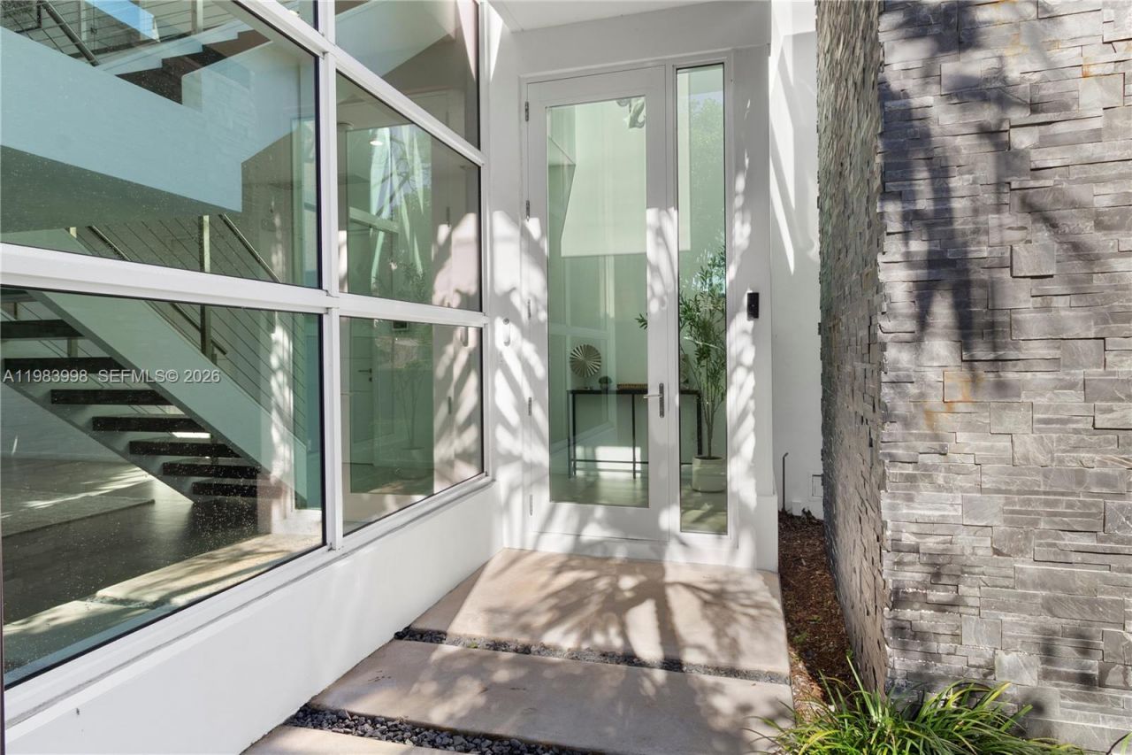 2217 NE 17th Ter, Wilton Manors, FL 33305 Photo