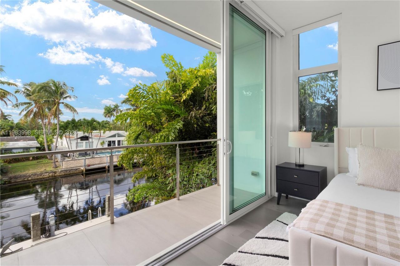 2217 NE 17th Ter, Wilton Manors, FL 33305 Photo