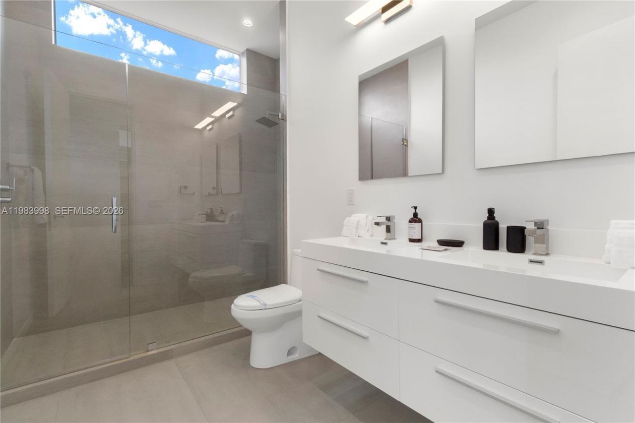 2217 NE 17th Ter, Wilton Manors, FL 33305 Photo