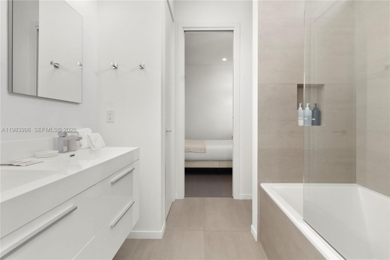 2217 NE 17th Ter, Wilton Manors, FL 33305 Photo