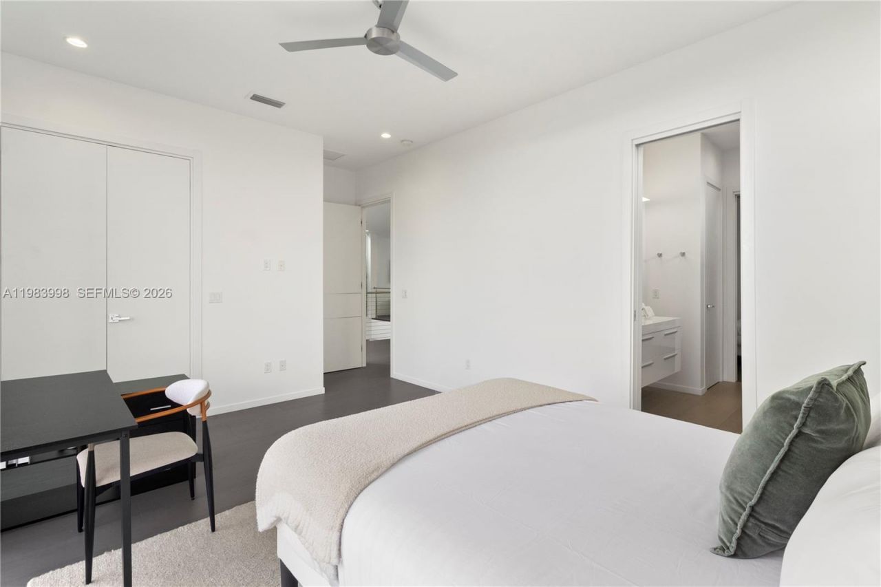 2217 NE 17th Ter, Wilton Manors, FL 33305 Photo