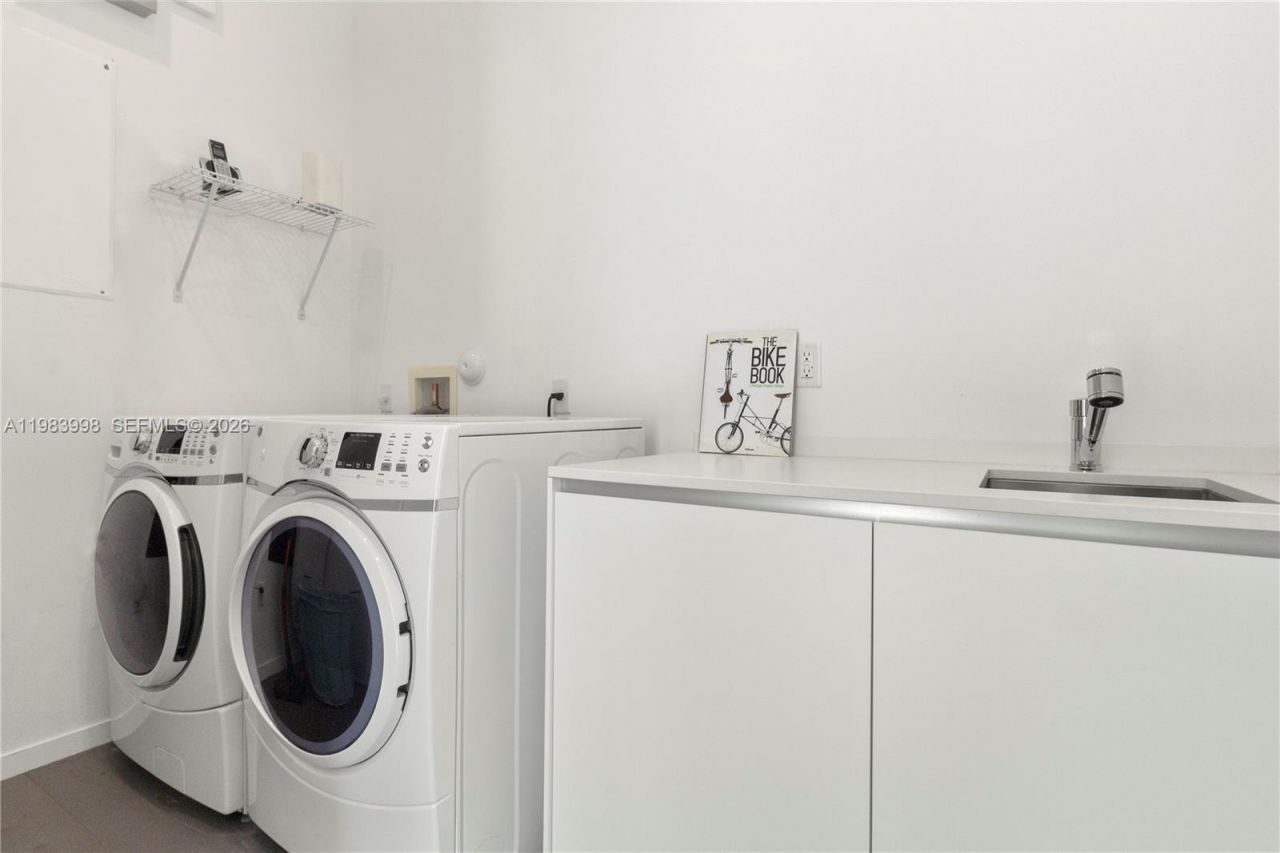 2217 NE 17th Ter, Wilton Manors, FL 33305 Photo