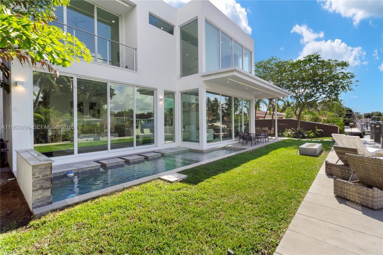 2217 NE 17th Ter, Wilton Manors, FL 33305 Photo