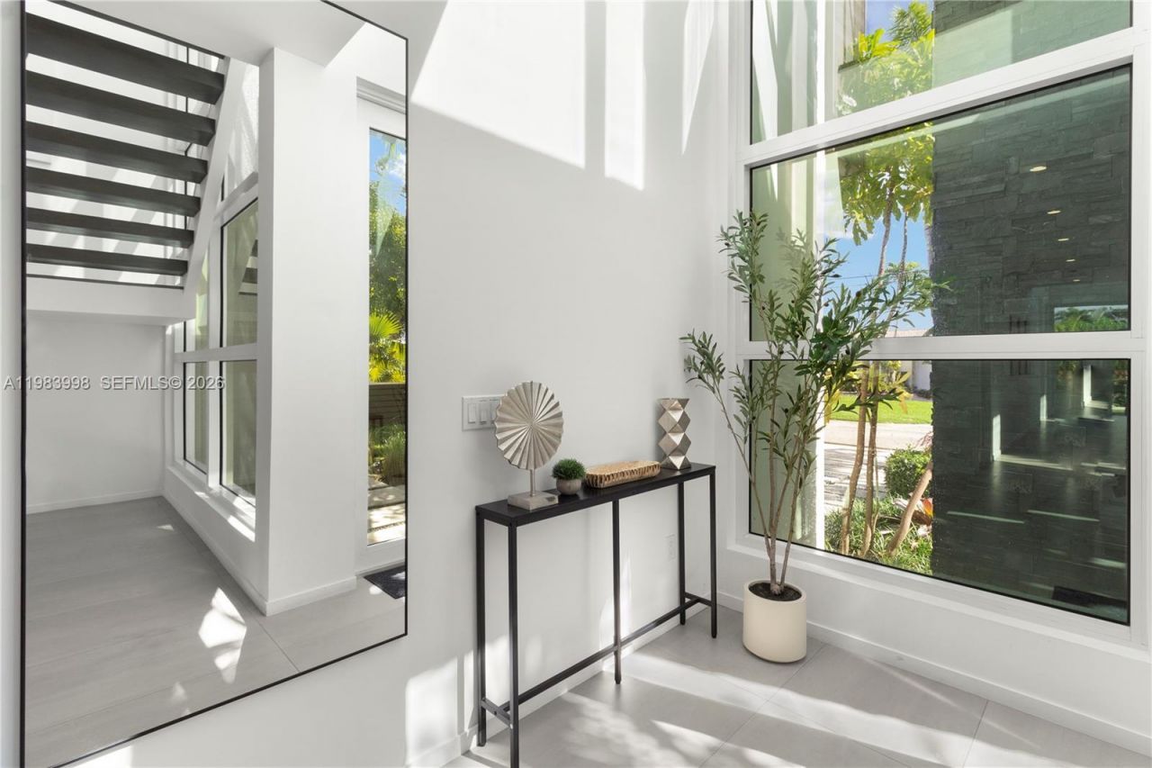 2217 NE 17th Ter, Wilton Manors, FL 33305 Photo