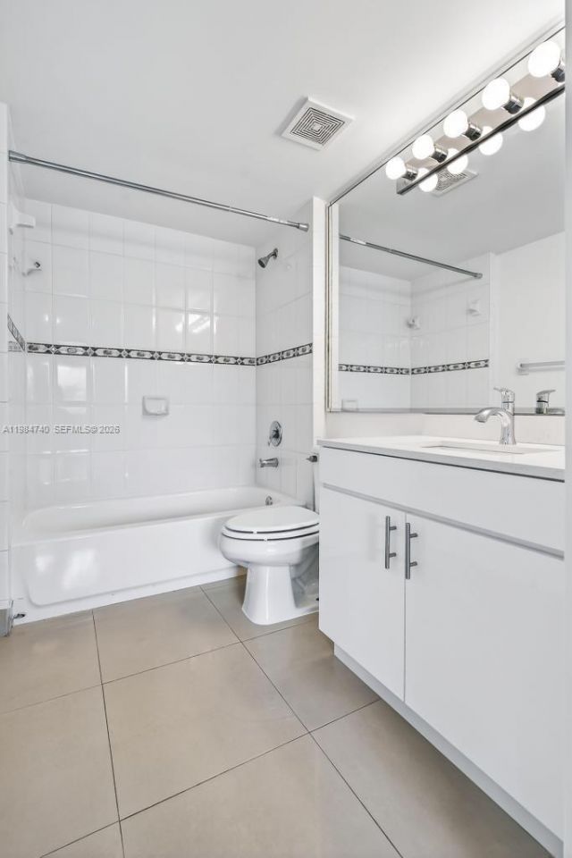 2475 NW 16th St Rd , Unit 211, Miami, FL 33125 Photo