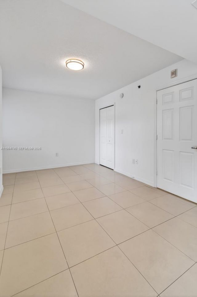 2475 NW 16th St Rd , Unit 211, Miami, FL 33125 Photo