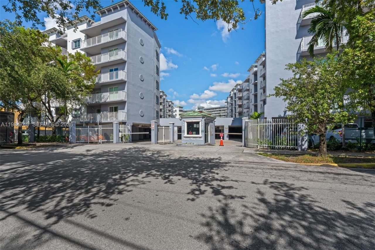 2475 NW 16th St Rd , Unit 211, Miami, FL 33125 Photo