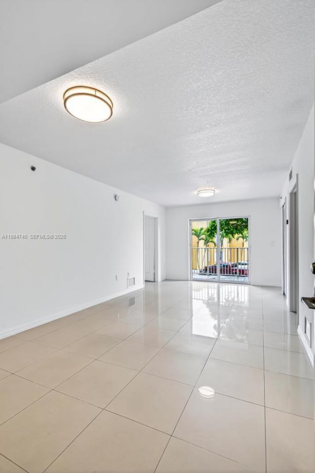 2475 NW 16th St Rd , Unit 211, Miami, FL 33125 Photo