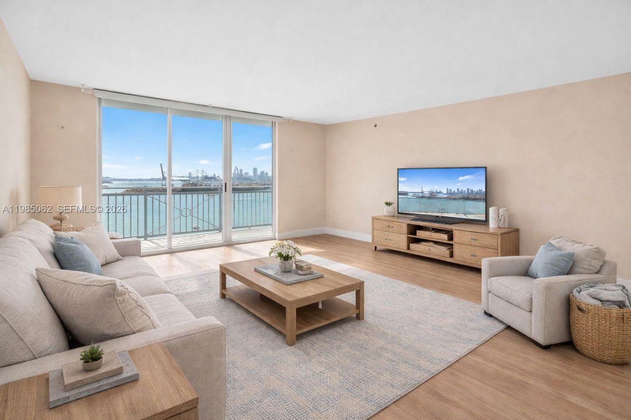 90 Alton Rd, Unit 1810, Miami Beach, FL 33139 Photo