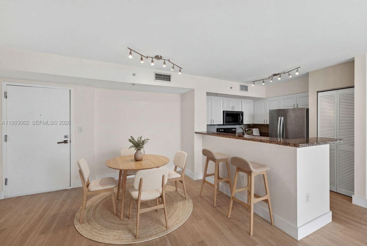 90 Alton Rd, Unit 1810, Miami Beach, FL 33139 Photo