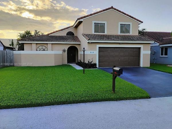 5920 York Ln , Davie, FL 33331