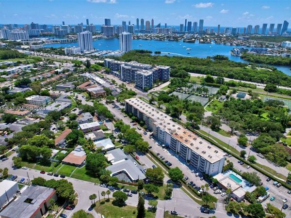 16950 W Dixie Hwy, Unit A-529, North Miami Beach, FL 33160