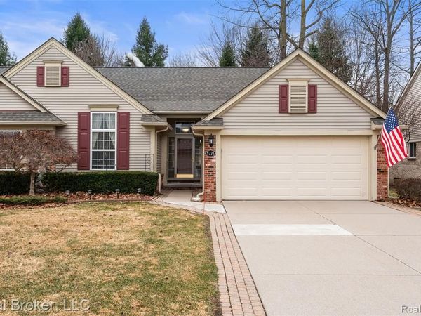 5776 Woodview Drive, Sterling Heights, MI 48314