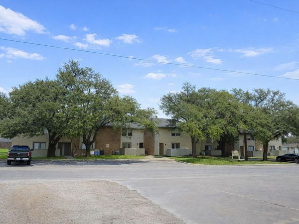 300 Childress DR SW, Rockdale, TX 76567