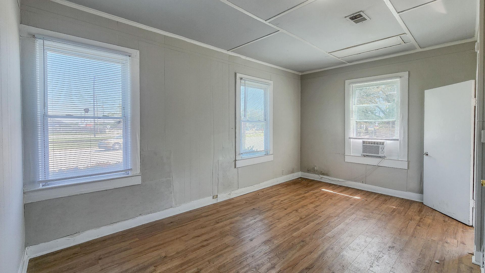 1902 Iris Street Photo 12