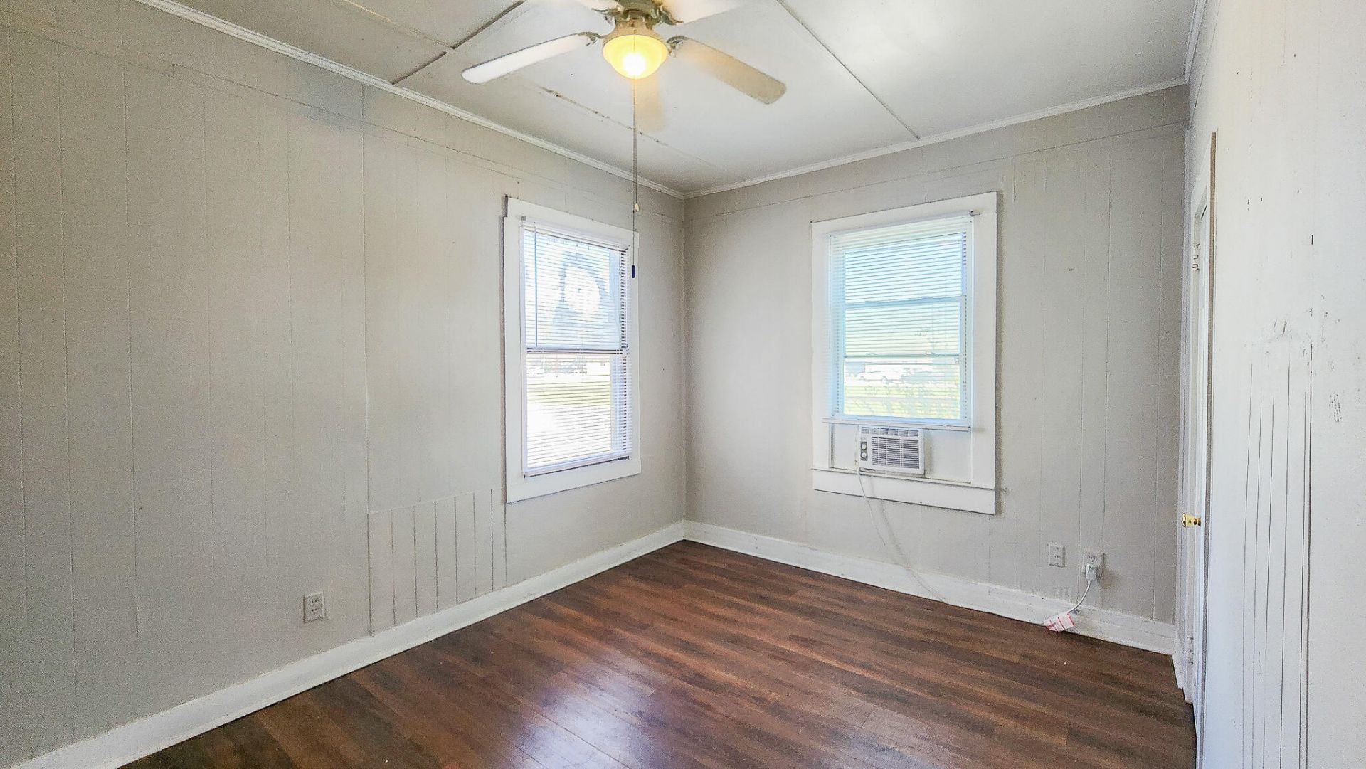 1902 Iris Street Photo 6