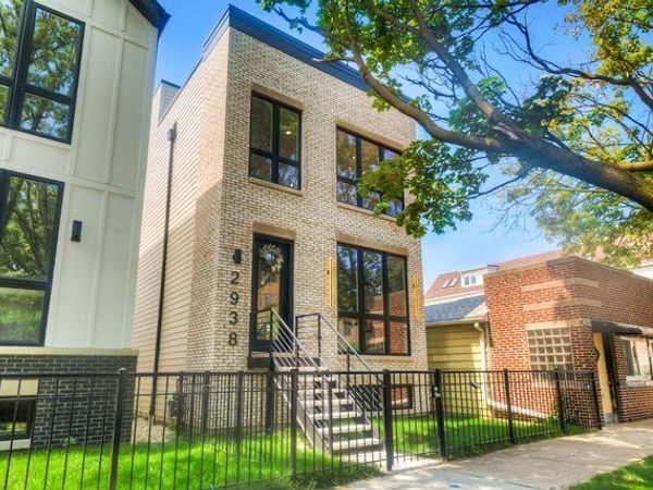 2938 N Leavitt Street , Chicago, IL 60618