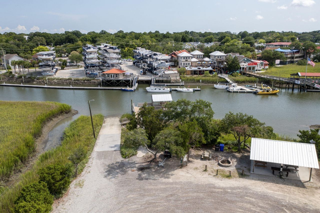 1042 Chambers Lane Photo 15