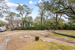 1042 Chambers Lane photo 4