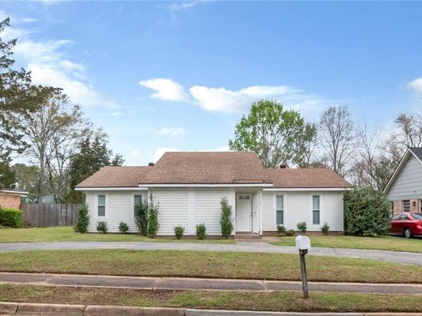 6208 Cottage Hill Road, Mobile, AL 36609