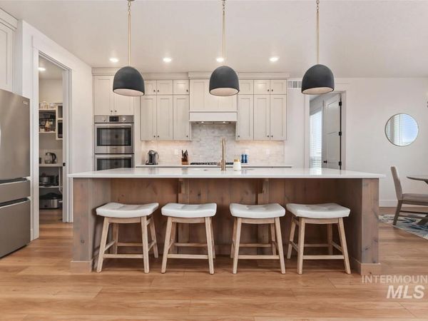 6733 W Mattawa Dr, Meridian, ID 83646