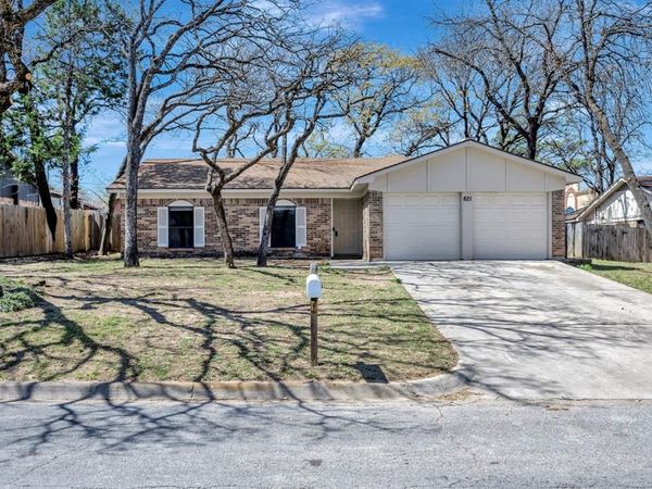 821 Timberoaks Drive, Azle, TX 76020