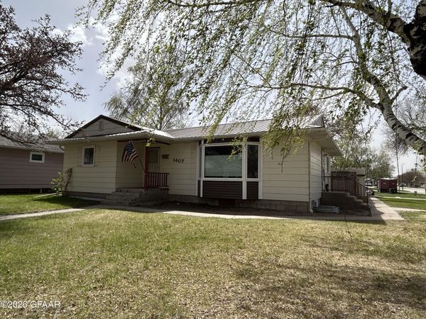 1407 MANVEL Avenue, Grafton, ND 58237